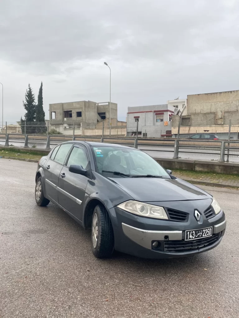 A VENDRE Mégane 2 Classique Essence série 143