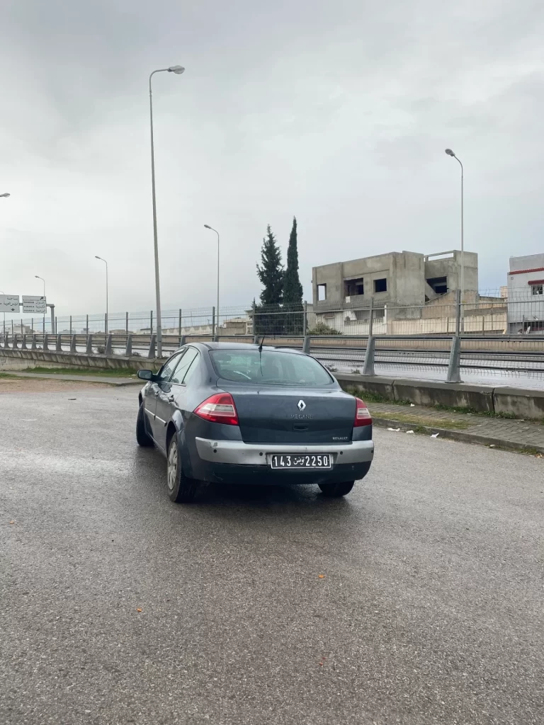 A VENDRE Mégane 2 Classique Essence série 143