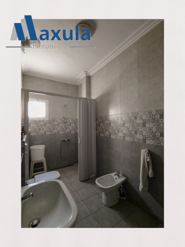 Maison r1 a rades plage avenue taieb mhiri