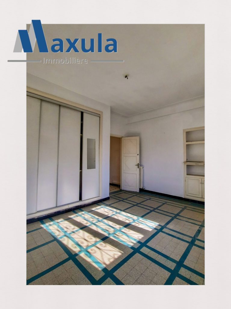 Villa au bardo sur l'avenue habib bougatfa