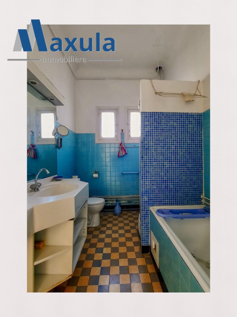 Villa au bardo sur l'avenue habib bougatfa