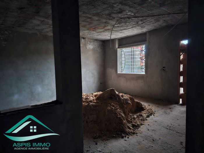 Vt890maison inachev&eacute;e avec garage &agrave; kelibia