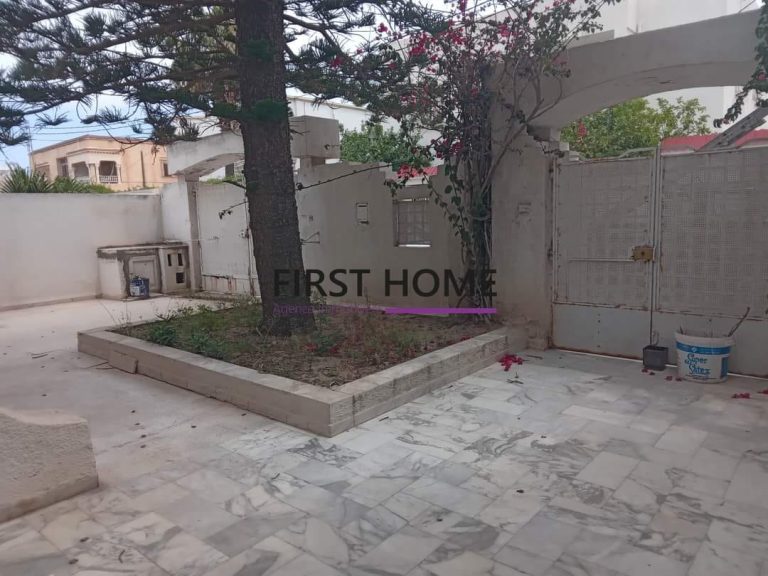 Une villa sur deux niveau a ariana