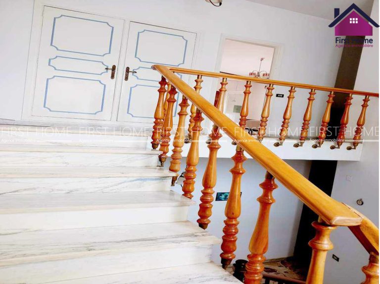 Une villa &agrave; ariana d'une vue d&eacute;gag&eacute;e et calme