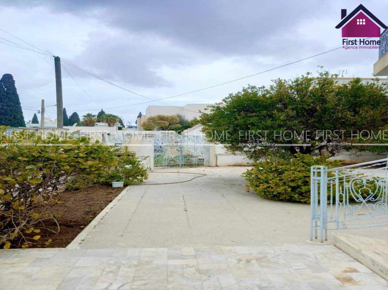 Une villa &agrave; ariana d'une vue d&eacute;gag&eacute;e et calme