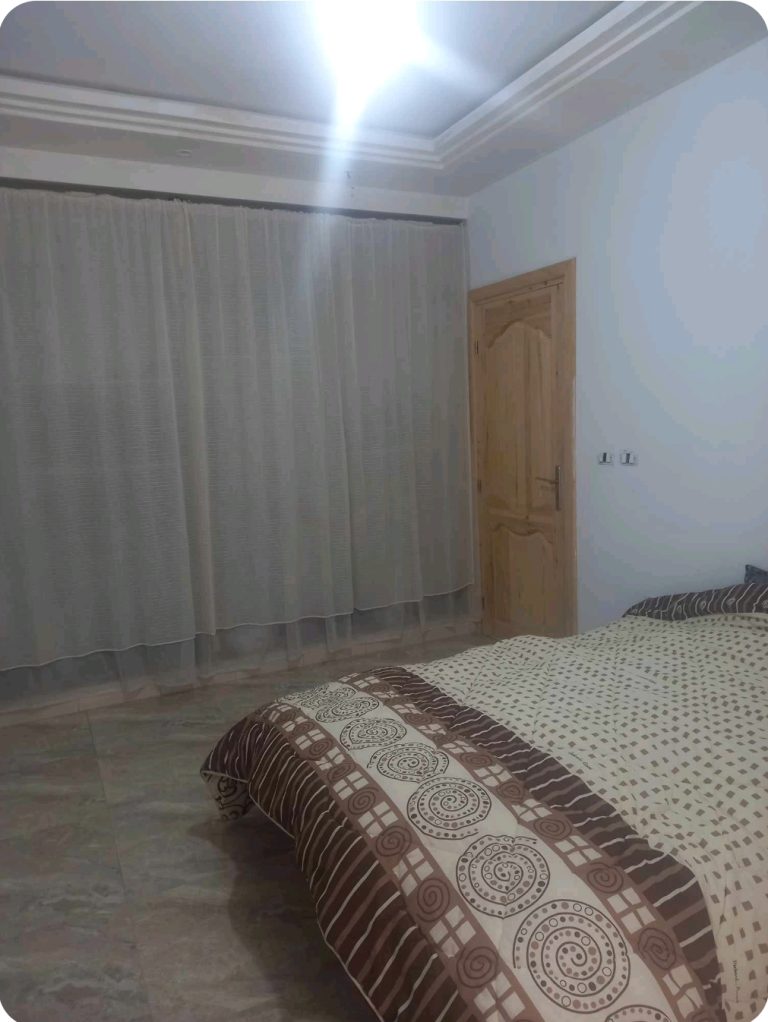 Occasion de deux maisons sur avenue principale