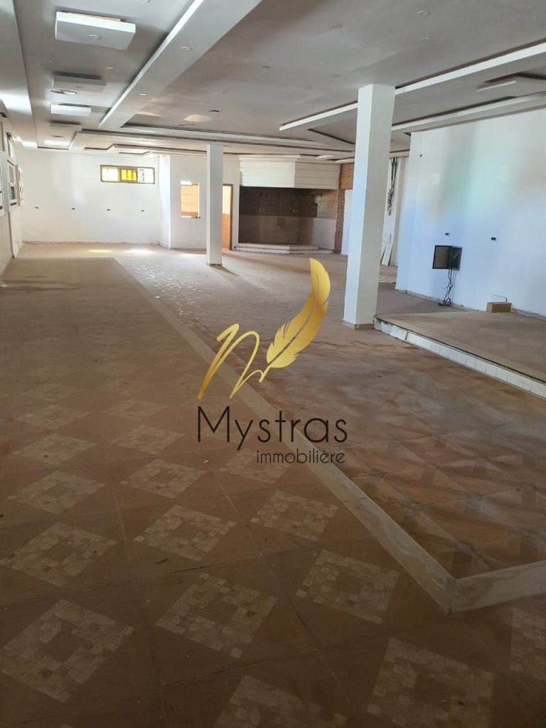 Un local commercial &agrave; centre ville le passage