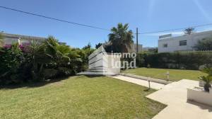 Villa de 1024m2 a menzah 5