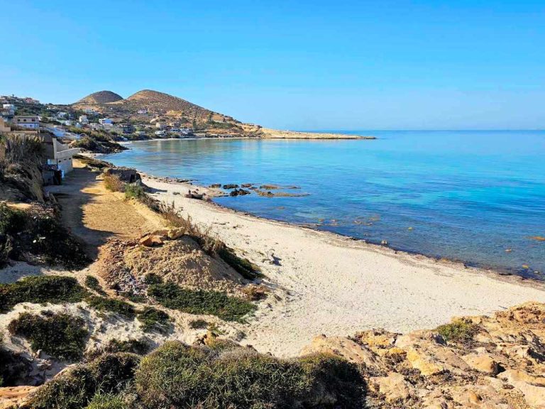 Terrain 140 m2 ain mestir rafraf