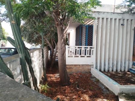 Villa avec un grand jardin