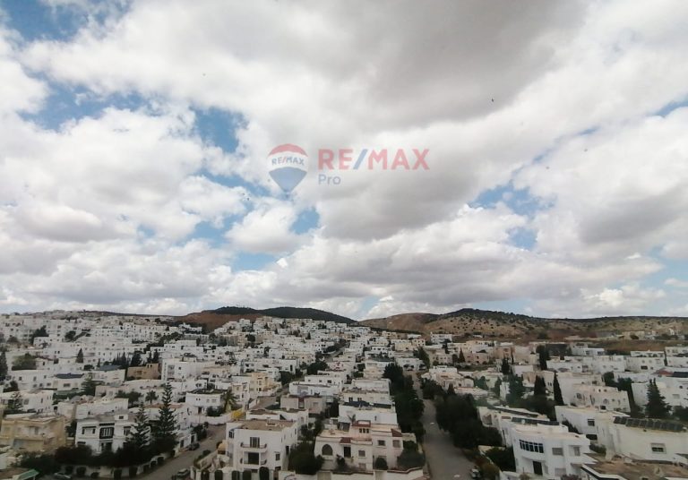 S 3 &agrave; ennasr p parking et proche de commodit&eacute;s