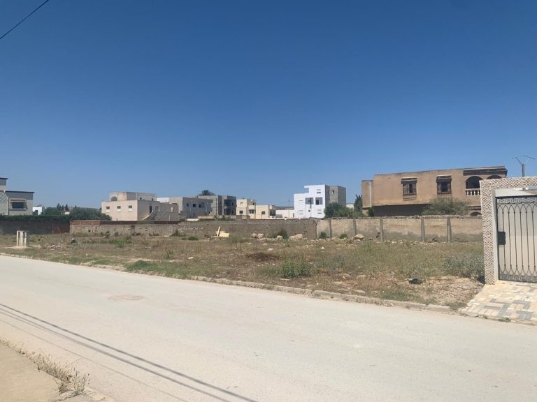 737 m2 avec titre foncier individuel disponible