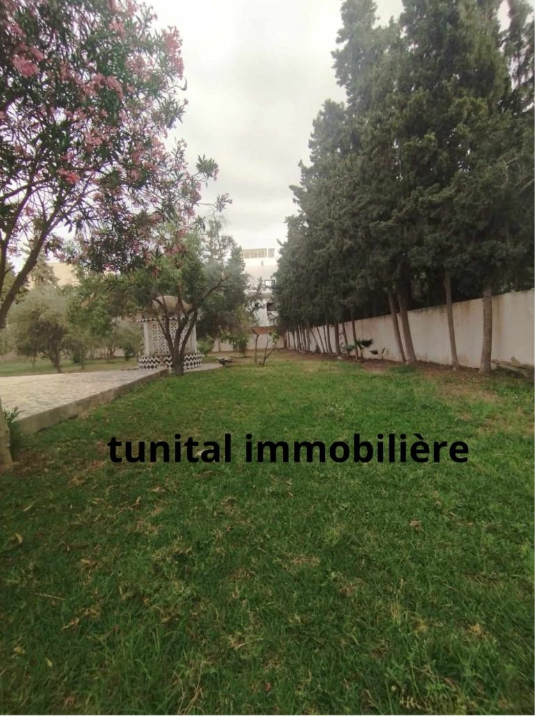 Terrain avec villa &agrave; l'aouina