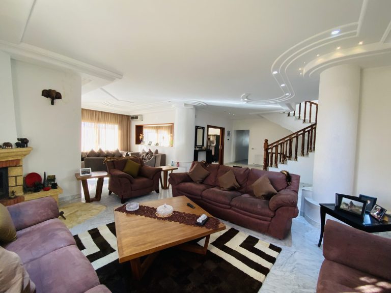 Villa de prestige 608m2 &agrave; l'aouina