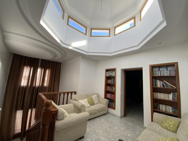 Villa de prestige 608m2 &agrave; l'aouina
