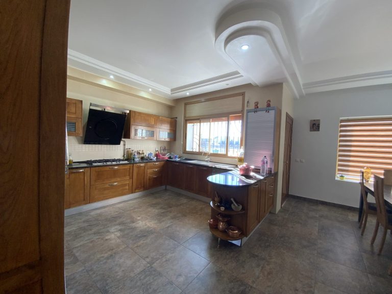Villa de prestige 608m2 &agrave; l'aouina