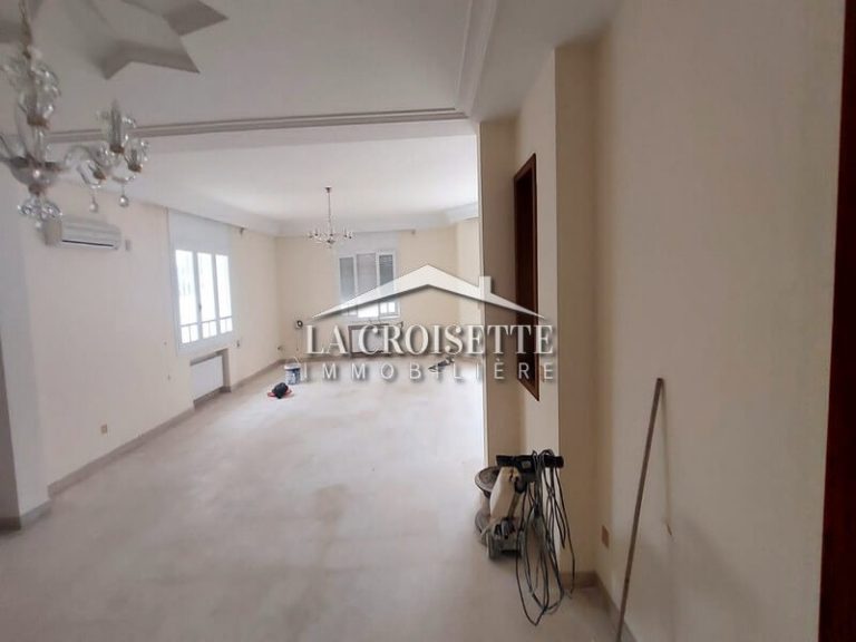 Villa s4 avec piscine &agrave; gammarth mvv0354