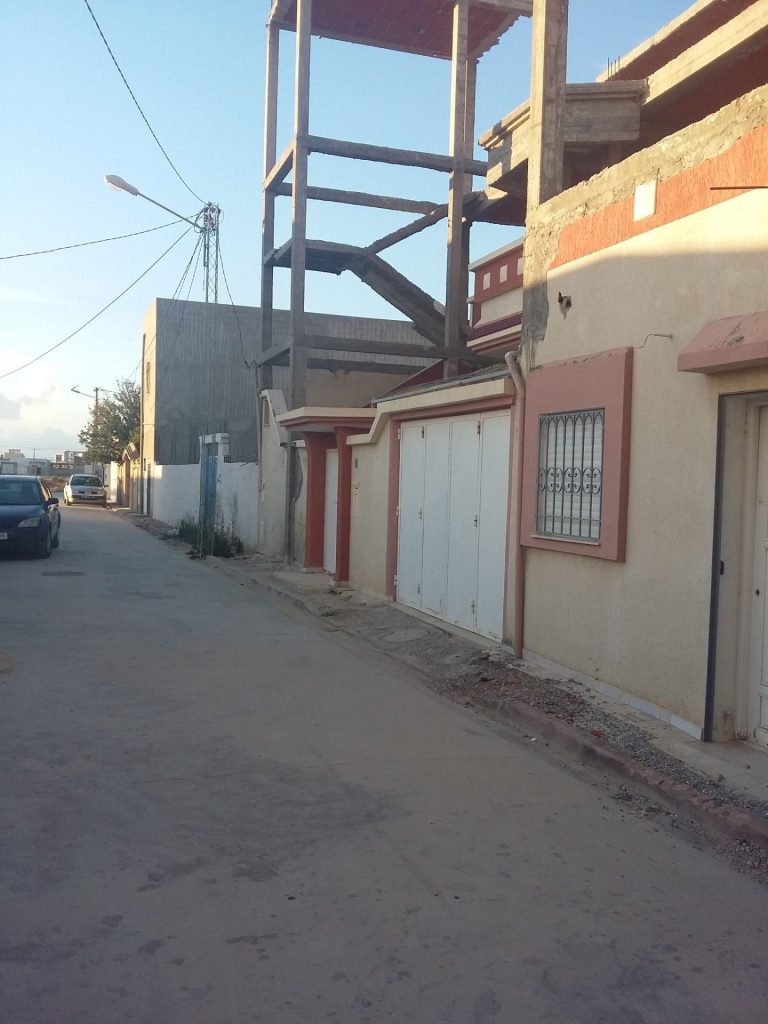 Terrain &agrave; raoued plage