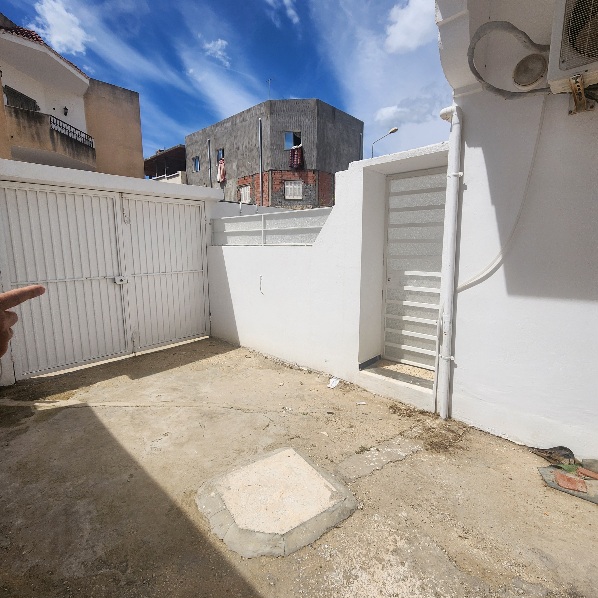 Villa cot&eacute; magasin g&eacute;n&eacute;ral