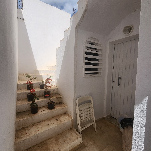 Villa cot&eacute; magasin g&eacute;n&eacute;ral