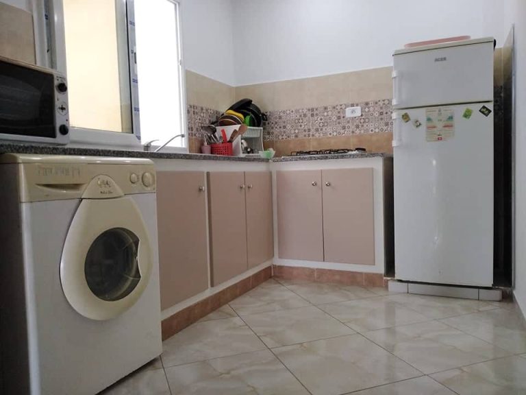 Appartement meubl&eacute; au premier &eacute;tage