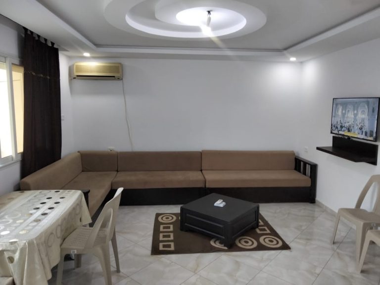 Appartement meubl&eacute; au premier &eacute;tage