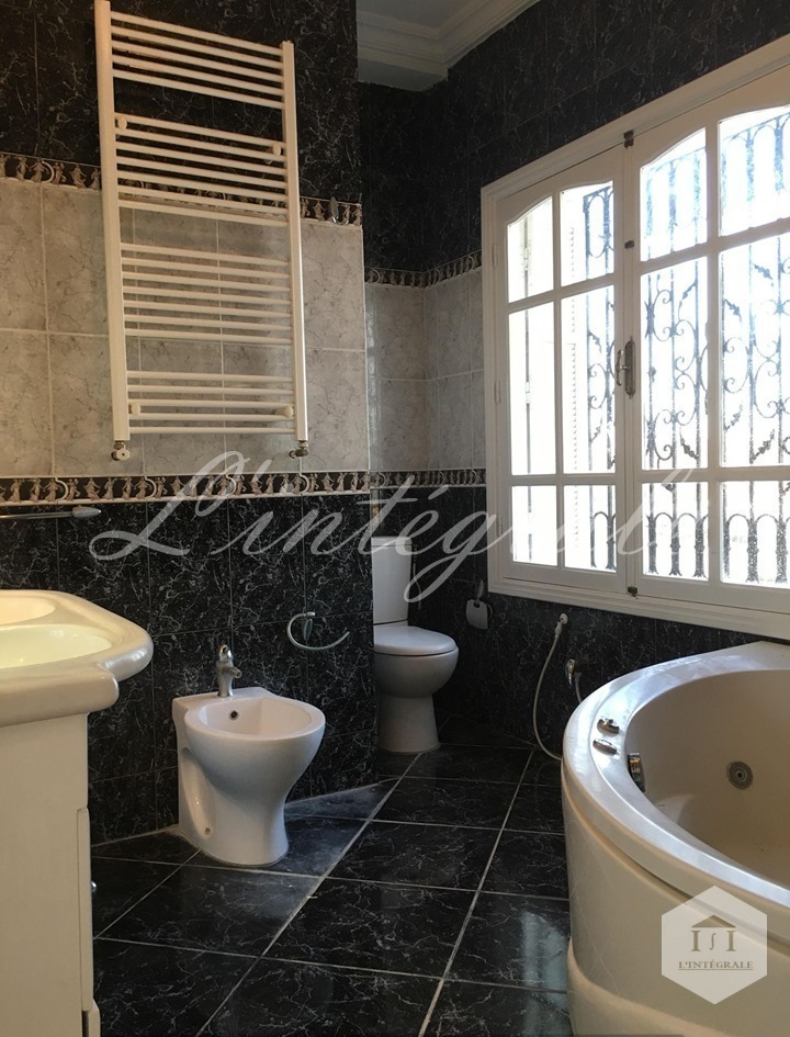 Belle villa pr&eacute;s clinique l'espoir