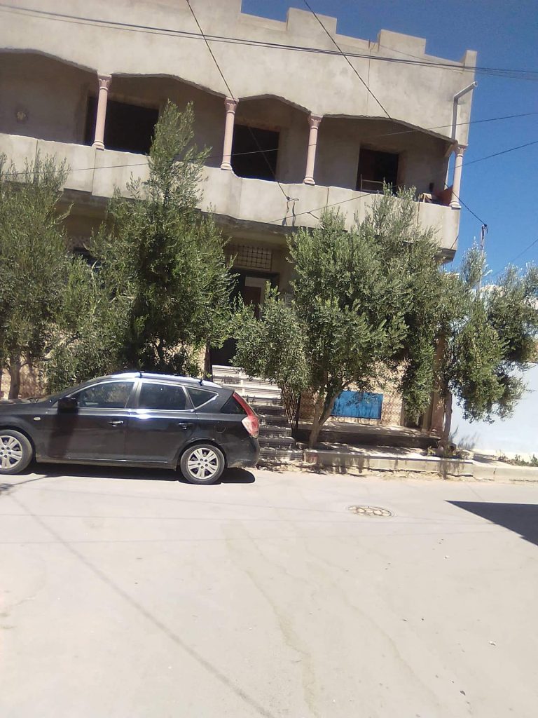 Belle maison neuve et appart en 1er &eacute;tage inachev&eacute;