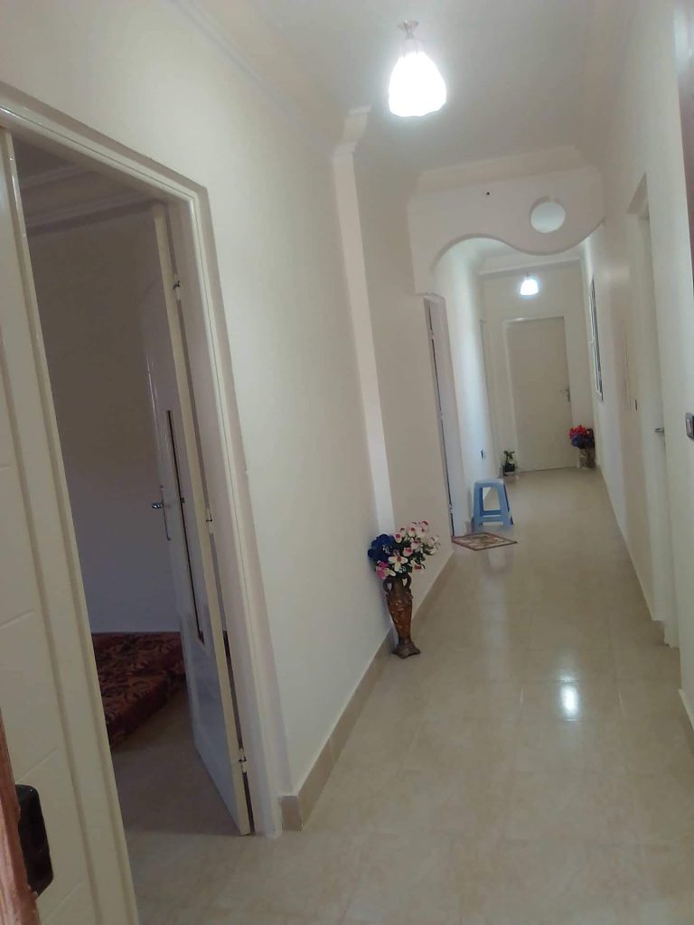 Belle maison neuve et appart en 1er &eacute;tage inachev&eacute;