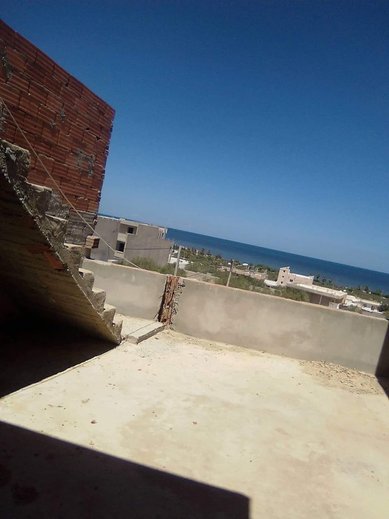 Belle maison neuve et appart en 1er &eacute;tage inachev&eacute;