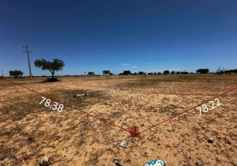 Terrain route saltniya km 13