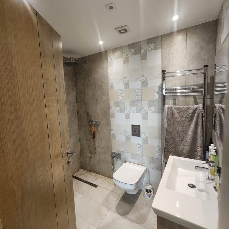 Appartement en face magasin generale