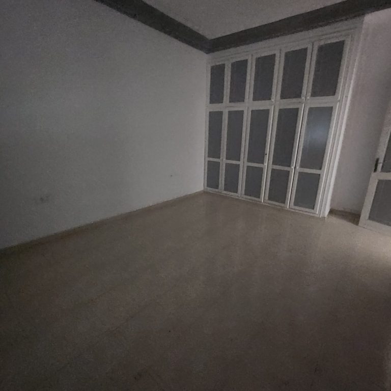 Villa et deux garages