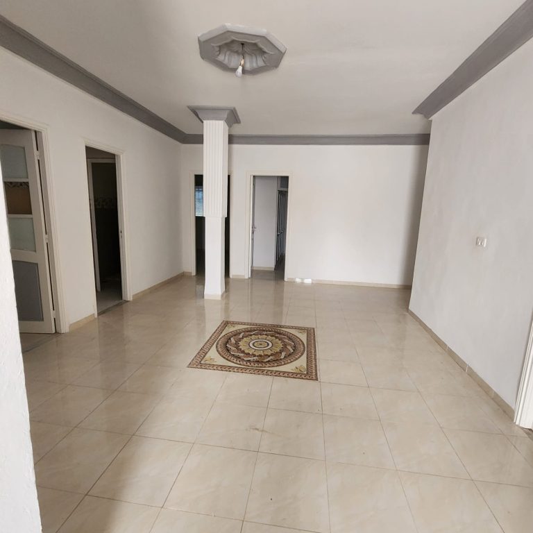 Villa et deux garages