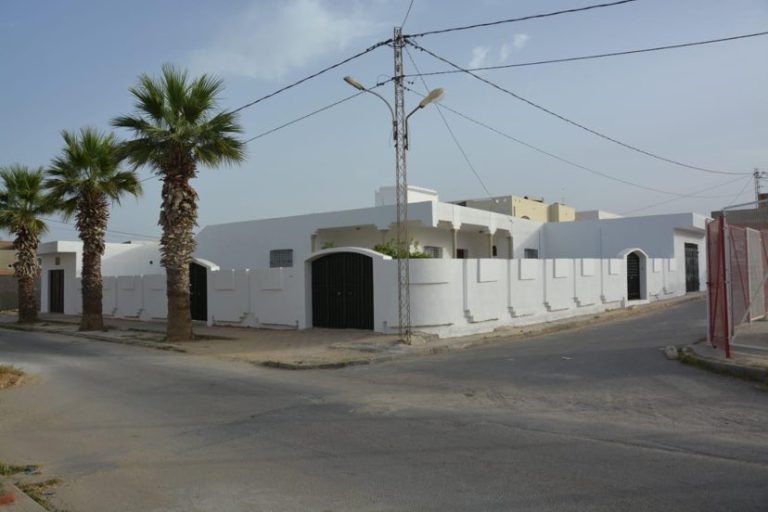 Grande villa pour usage commercial ou habitation