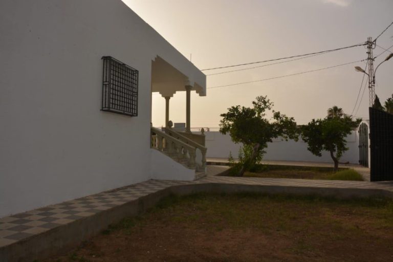 Grande villa pour usage commercial ou habitation