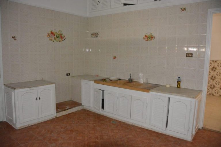 Grande villa pour usage commercial ou habitation