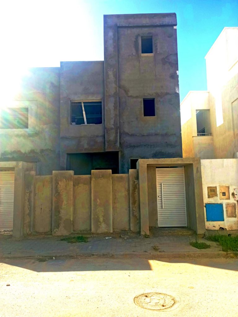 Trois maisons &agrave; un emplacement extra