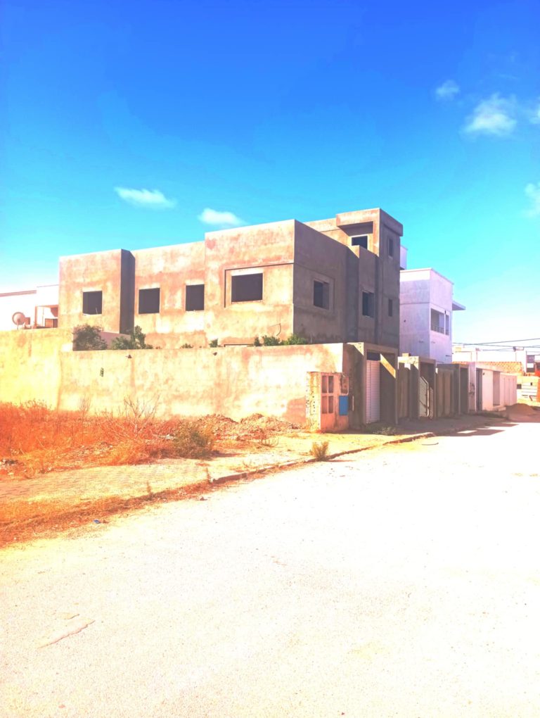 Trois maisons &agrave; un emplacement extra