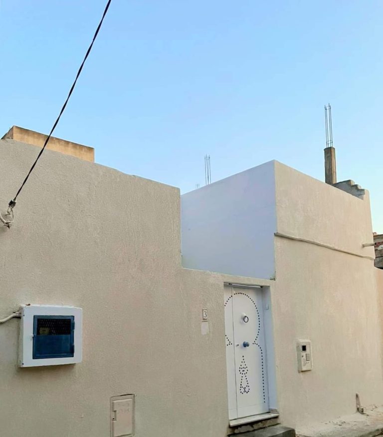 Maison a rades chatt