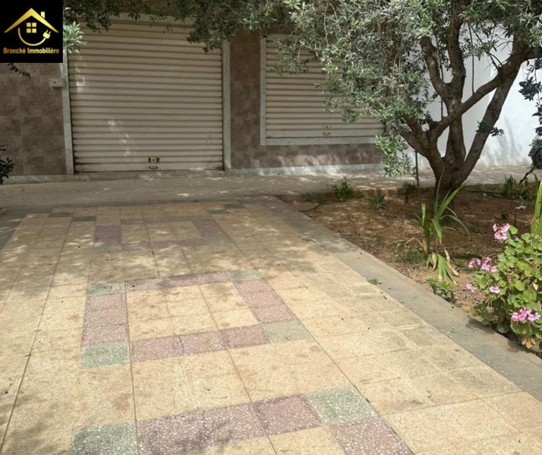 Un local 112 m2 de vocation tout commerce manar 2