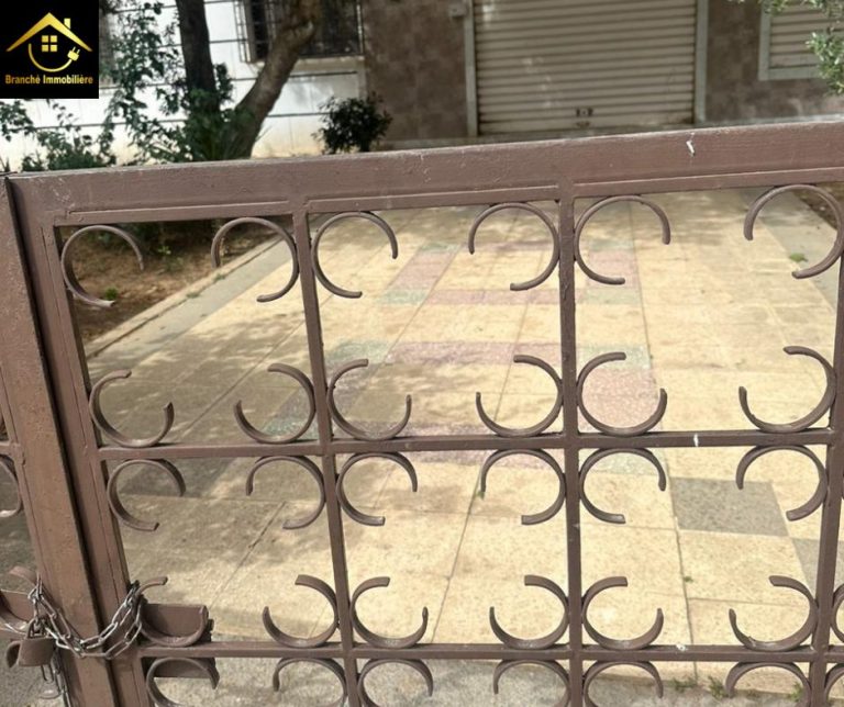 Un local 112 m2 de vocation tout commerce manar 2