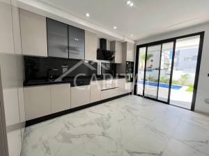 Un appartement avec piscine ref853a