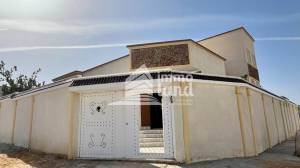 Villa de 435 m a sidi thabet