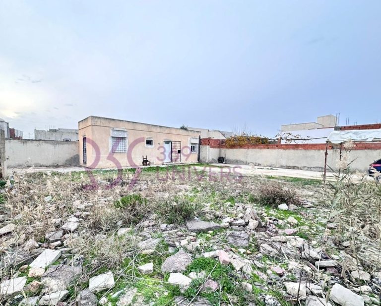 Terrain &agrave; borj touil ref st002