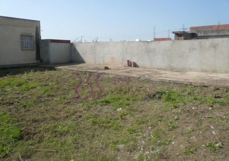 Terrain &agrave; borj touil ref st002