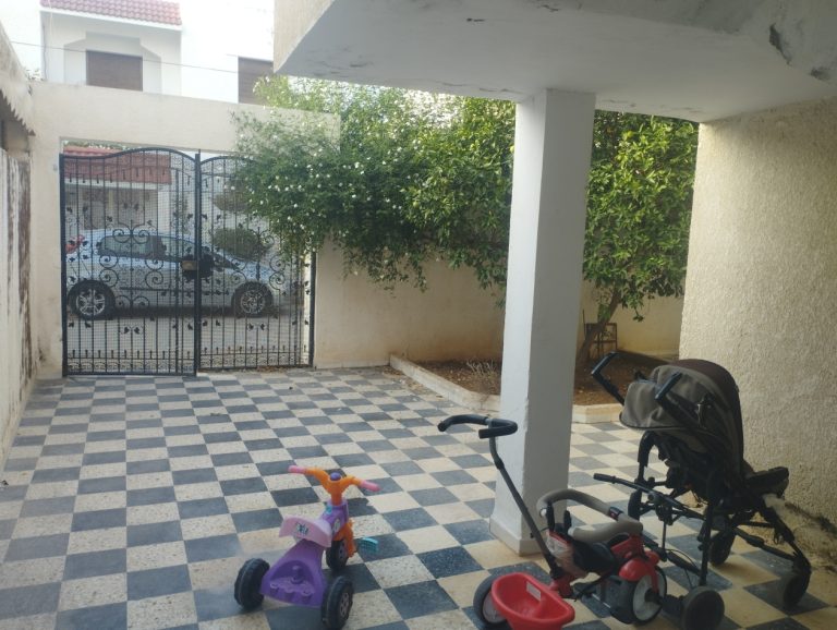 Villa de bon standing sur deux niveaux