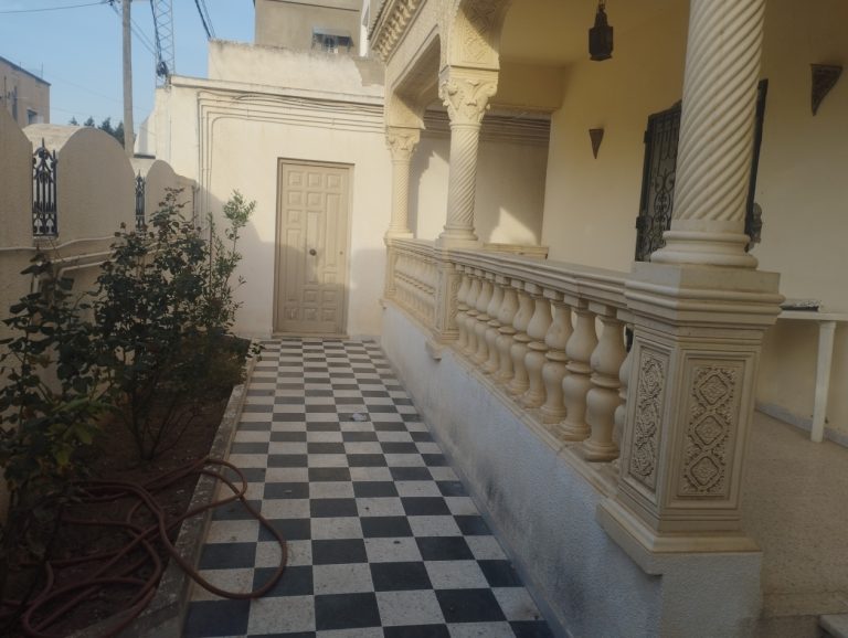 Villa de bon standing sur deux niveaux