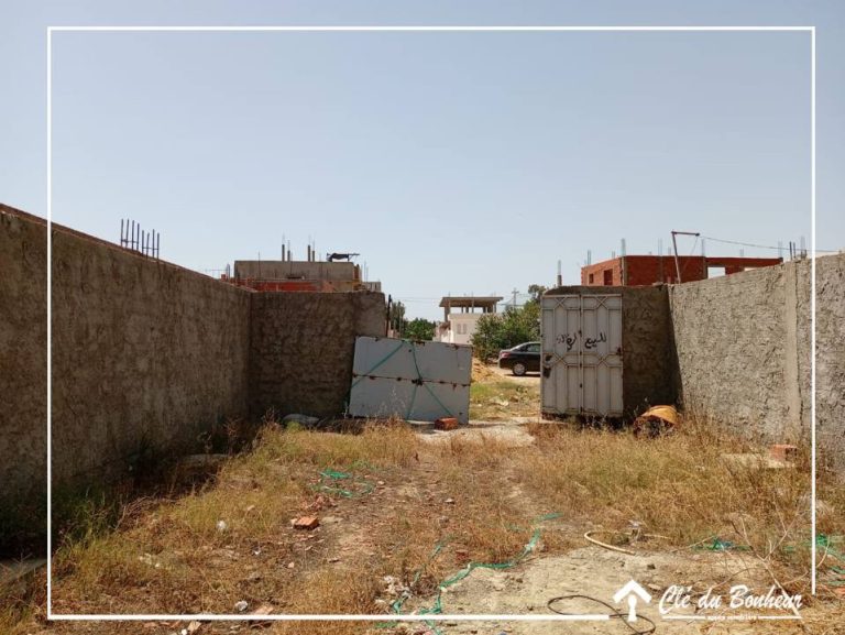 Terrain &agrave; yakout hamaoui la soukra