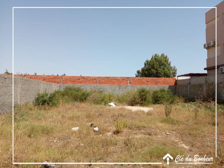 Terrain &agrave; yakout hamaoui la soukra